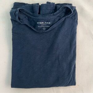 Men’s Everlane large short sleeve tee in navy